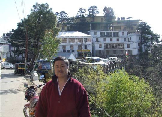 Homma Kancho with the Skurankan Temple in the background.