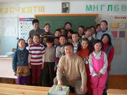 Homma Kancho with children in the first-third grades.